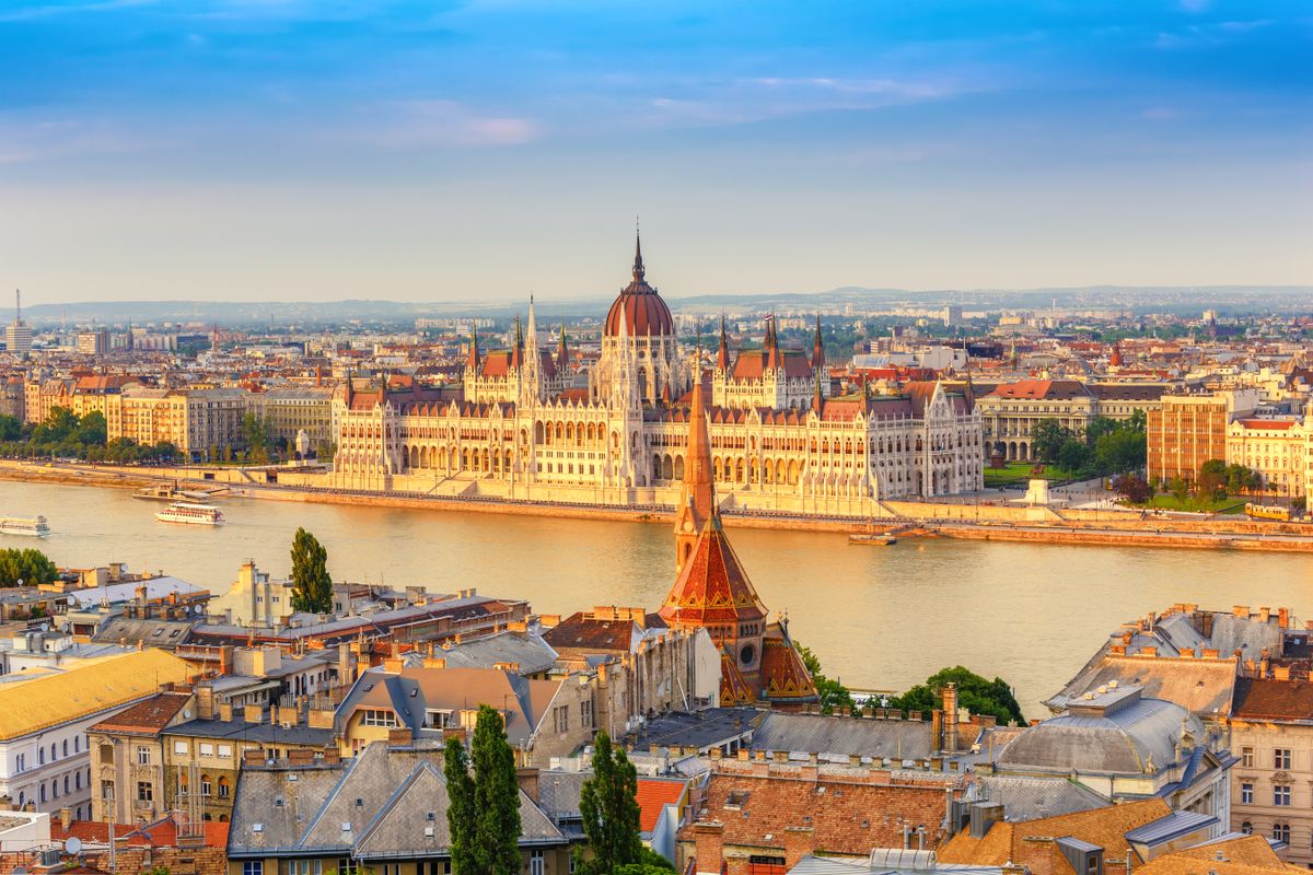Budapest,Hungary,,City,Skyline,At,Hungalian,Parliament,And,Danube,River Nem szűnik meg azonnal a szolidaritási adó, de ígéret született az egyeztetésre
