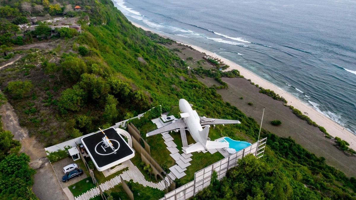 Private Jet Villa