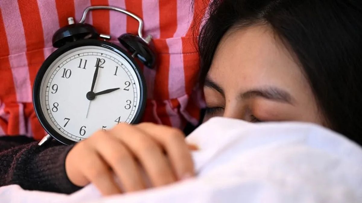 Dollármilliárdokat bukik a világ a kialvatlan embereken 