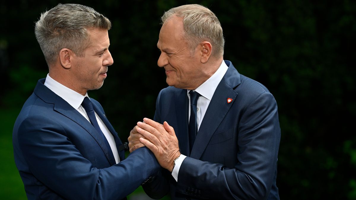 Magyar Péter magyar miniszter Krakkó elnök varsó (b) és Donald Tusk lengyel kormányfő (j) közös sajtótájékoztatója