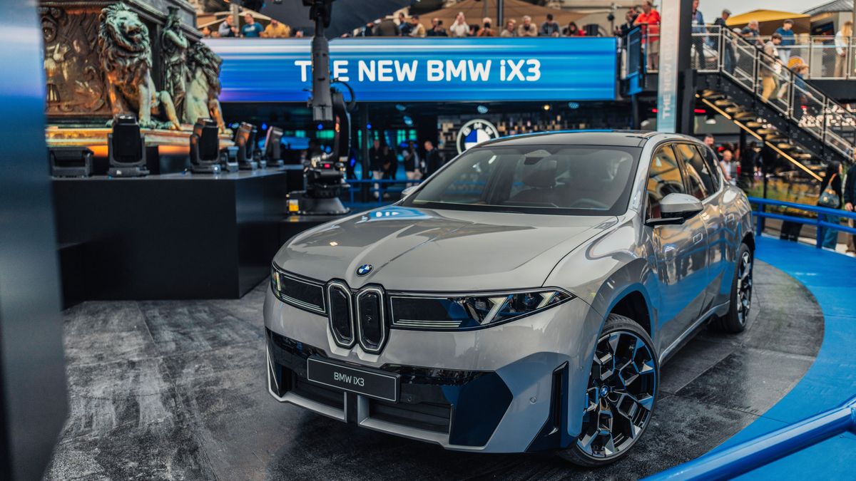 Hihetetlen népszerű a BMW debreceni modellje: ötvenezer megrendelés érkezett fél év alatt az iX3-ra