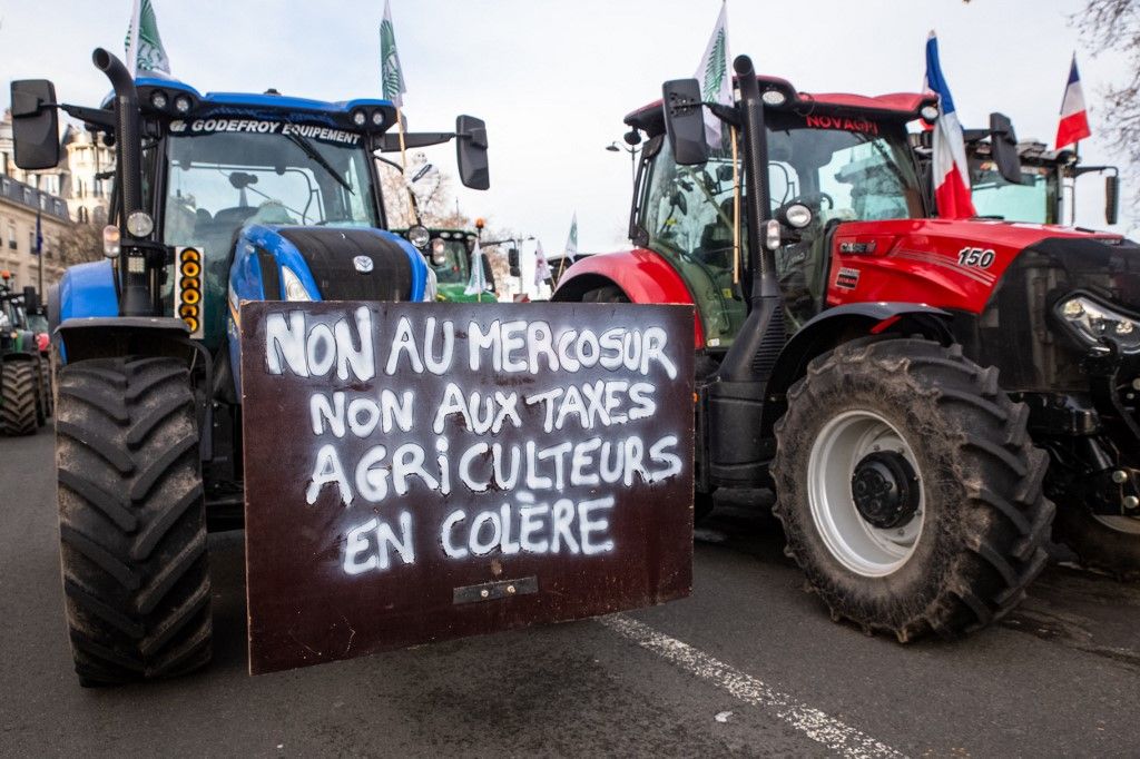 FRANCE-AGRICULTURE-MERCOSUR-JA-FNSEA-FARMERS-PROTEST-PARIS