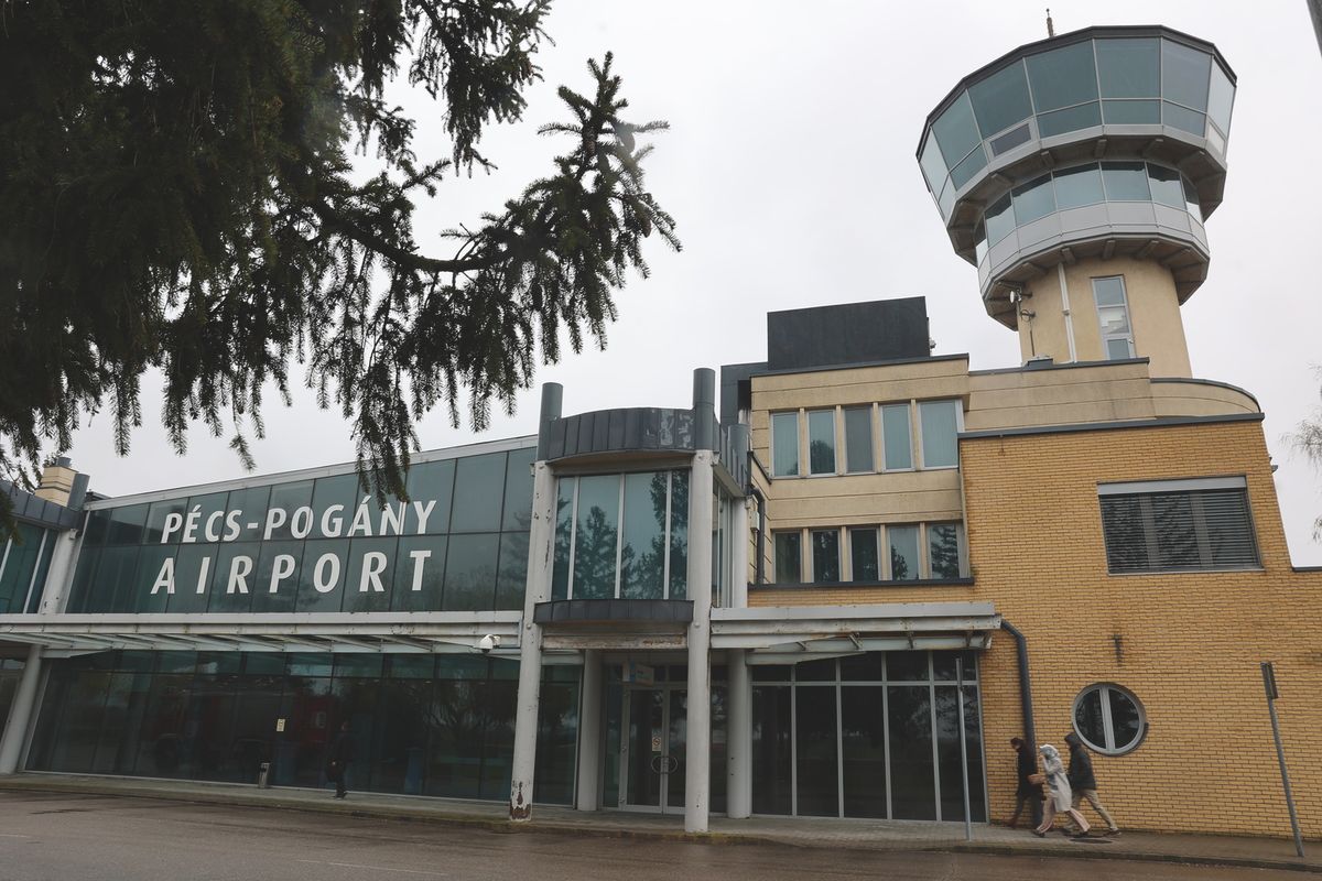 Pécs-Pogány repülőtér
Pécs München
repülés, légi közlekedés, repülőjárat, járat