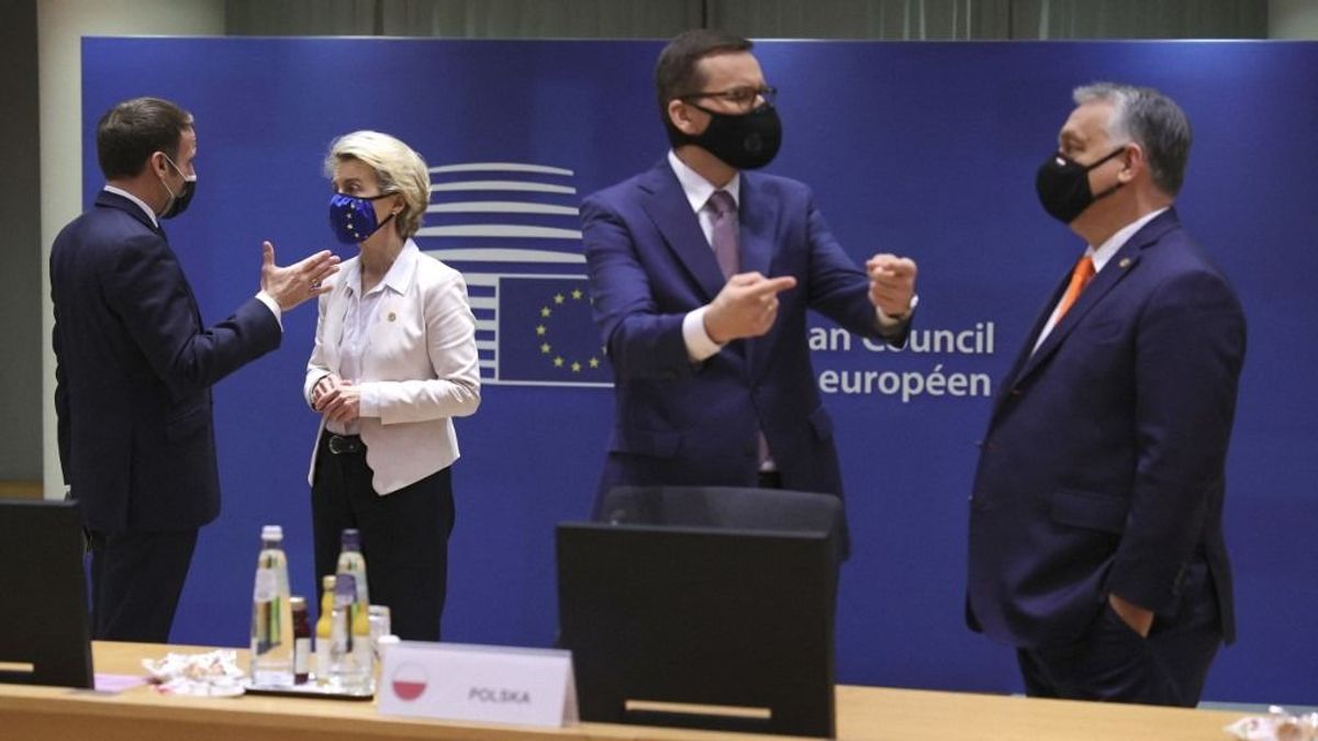 Így kovácsolja az Orbán Viktor elleni fegyvert Európa béklyójává Ursula von der Leyen