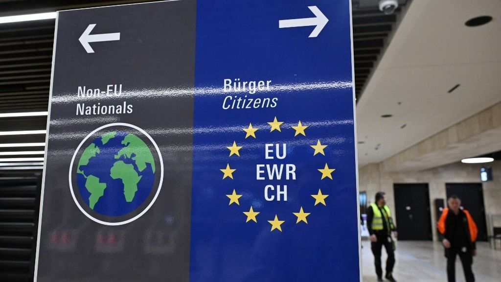 EU-vízum: mire eddig a tábláig jutottál a "VFS-övezetből", jó eséllyel már nem kevés euró elhagyta a pénztárcádat
