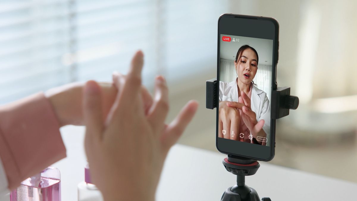 Elszabadult a TikTok új AI-funkciója: gyümölcsnek nézte a hatalmas sztárt, azonnal le is állították 