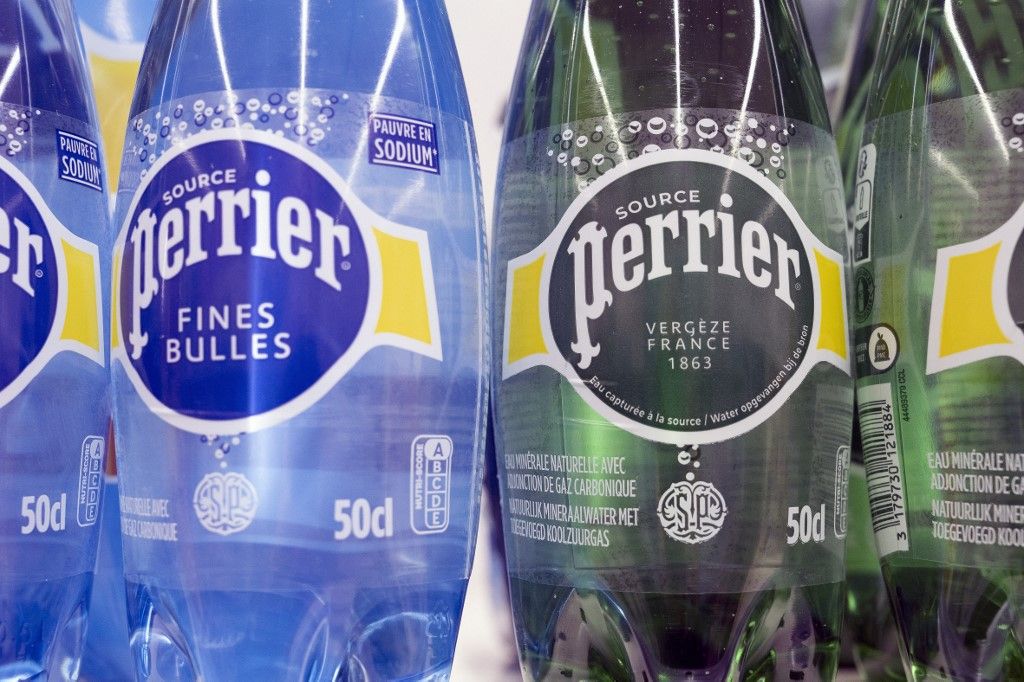FRANCE-POITIERS-SUPERMARKET-PLASTIC-PERRIER-BOTTLES-SPRING-WATER-SPARKLING-WATER
