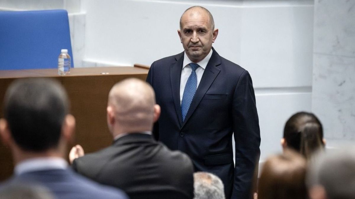 Borzasztó napja van Von der Leyennek: szinte egyidőben bukott meg a Brüsszel-barát román kormány, és bízták meg a "bolgár Orbánt" 