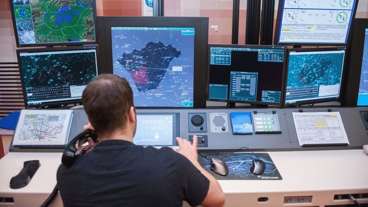 HungaroControl, Magyarország, repülő, Liszt Ferenc Nemzetközi Repülőtér, repülő,
légiirányító
