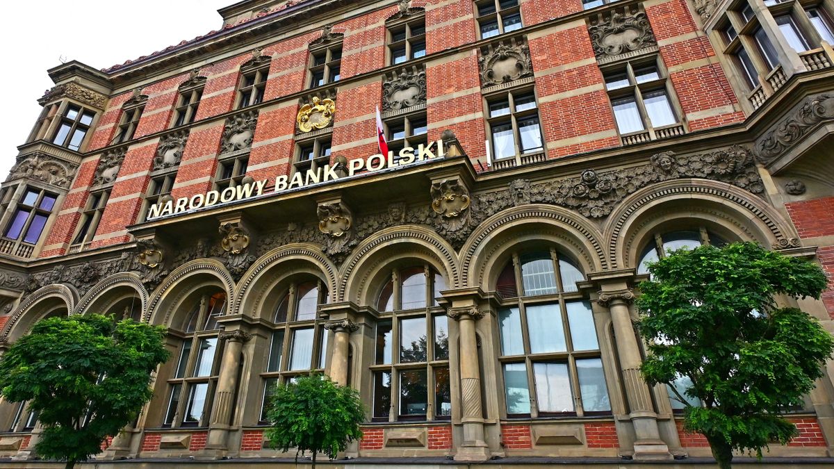 Ezért nem erősödhet tovább a lengyel hitelminősítés – az S&P szakértője szerint a jövő évi választás után Varsónak lépnie kell 