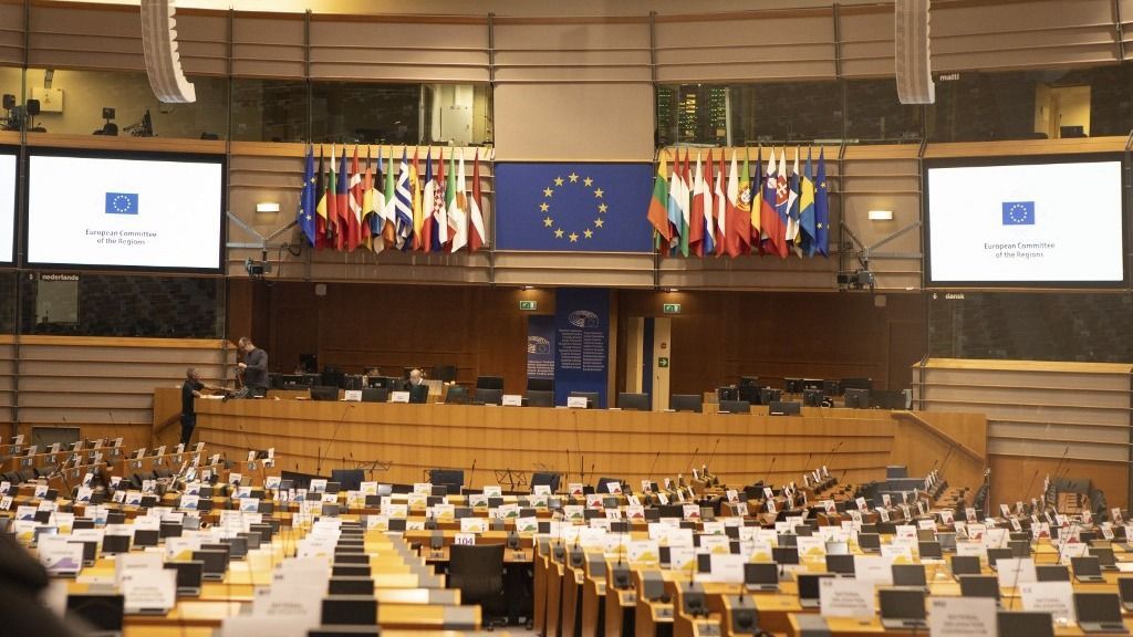 Life Inside The European Parliament: Architecture And Action Európai Parlament vagyonnyilatkozat fizetés képviselő, szankciós csomag