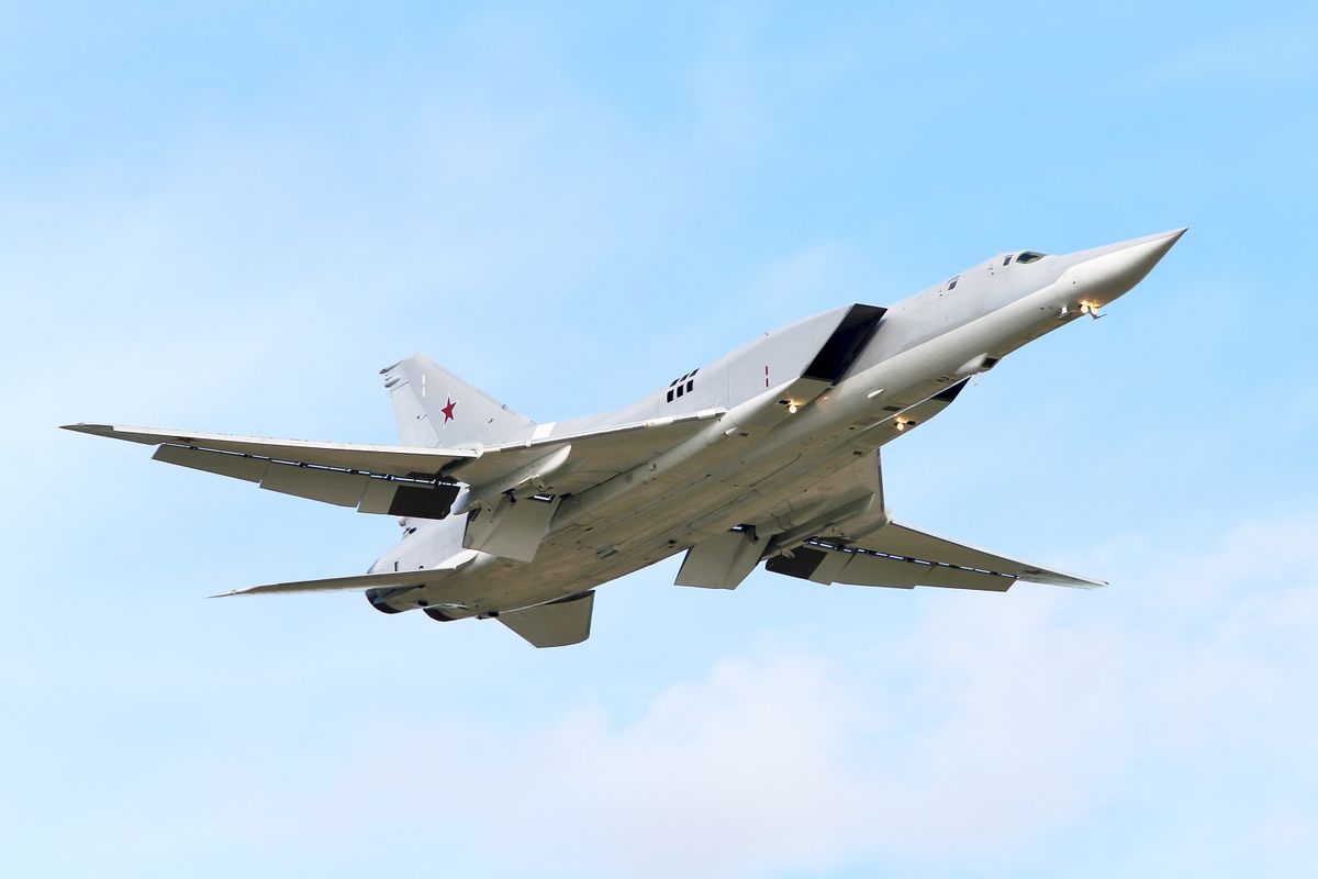 Saint-petersburg,,Russia,,Juny,24,,2019:,Russia,Air,Force,Strategic,Nuclear Lezuhant egy orosz Tu-22M3-as hadászati bombázó az irkutszki régióban