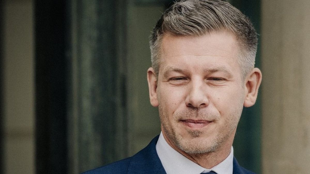 Itt van Magyar Péter listája: a lélegeztetőgépektől a pedagógusokig 