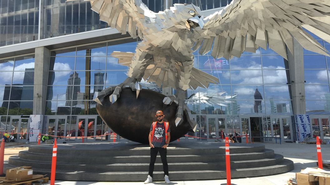 Szőke Miklós Gábor Atlanta Falcons sólyom szobor