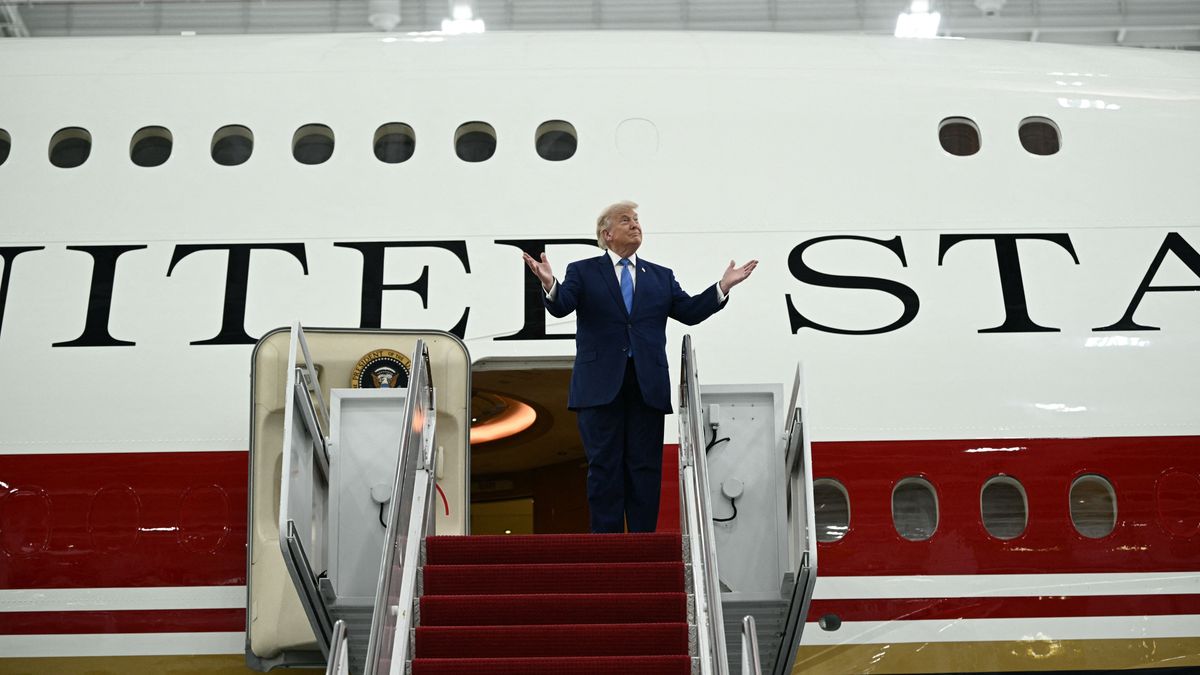 Trump luxusajándéka: az amerikai elnök bemutatta Katar repülő palotáját, amely az új Air Force One lesz