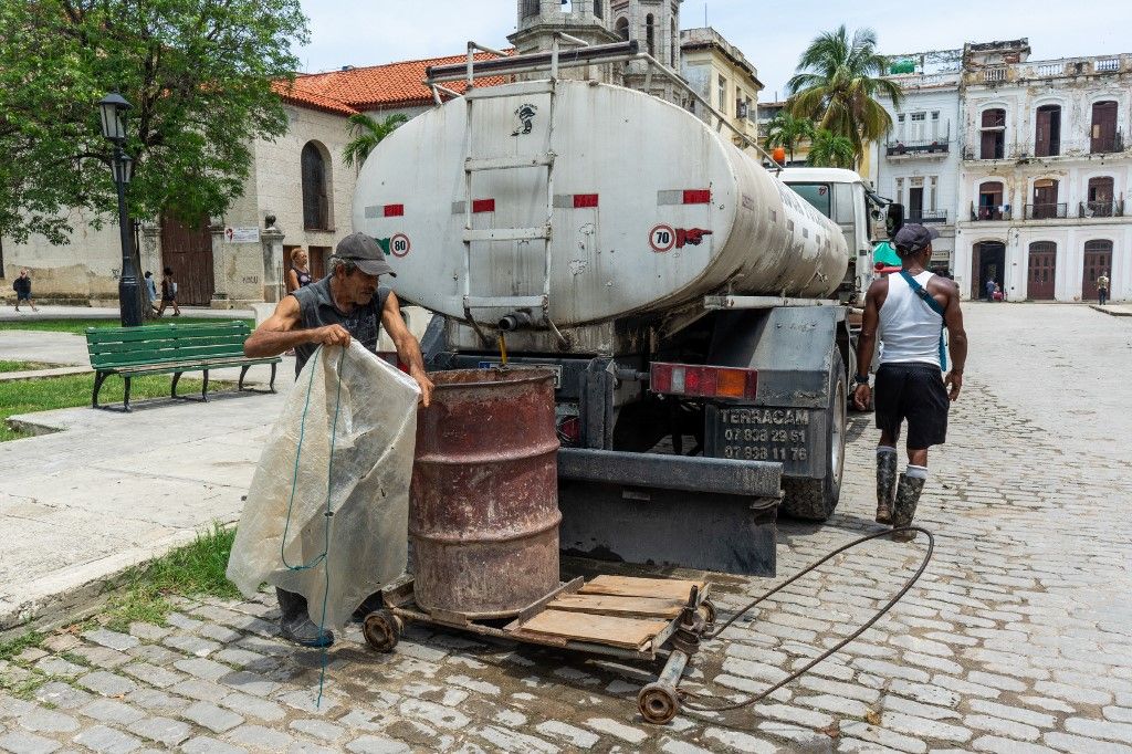 Water shortages persist amid power outages in Havana