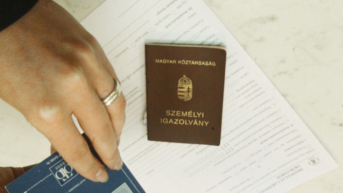 Figyelmeztetést kaptak a magyarok, lejárnak az útlevelek: augusztusig ki kell váltani az újat, őket érinti – "Rendkívül érzéketlen lépésnek tartom"