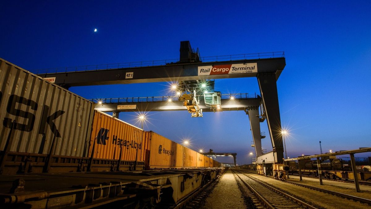 Több ezer kilométeres selyemúton kerülnék az iráni háborút, Magyarország is érintett: óriási kockázatokra figyelmeztet a szakma 