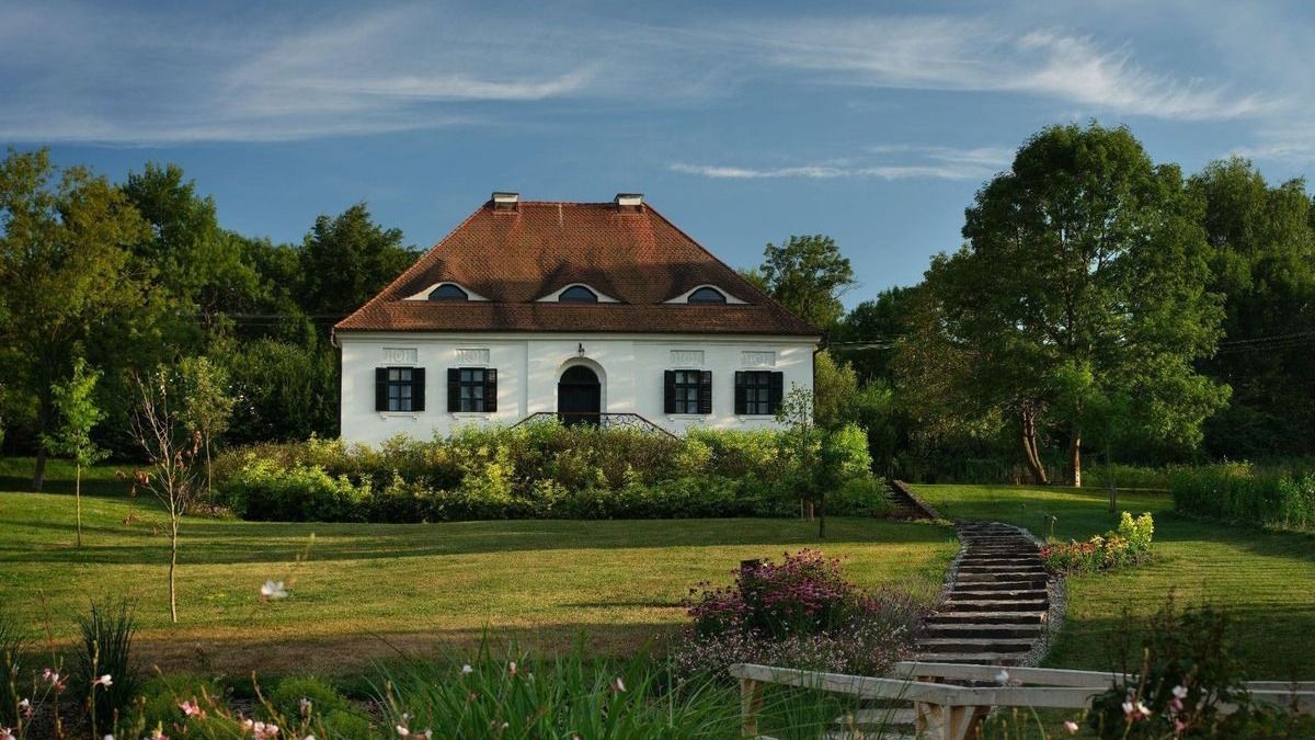 Történelmi erdélyi birtokot fedezett fel a világ: luxusszálloda lett a Bethlen-család 300 éves kastélyából – itt a Michelin ítélete 