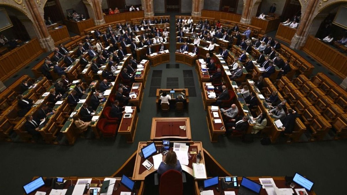 Megszületett a döntés: nem lesz ugyanaz a közmédia, durván szigorodnak a vizsgálóbizottságok, visszaszorulnak a politikai reklámok 