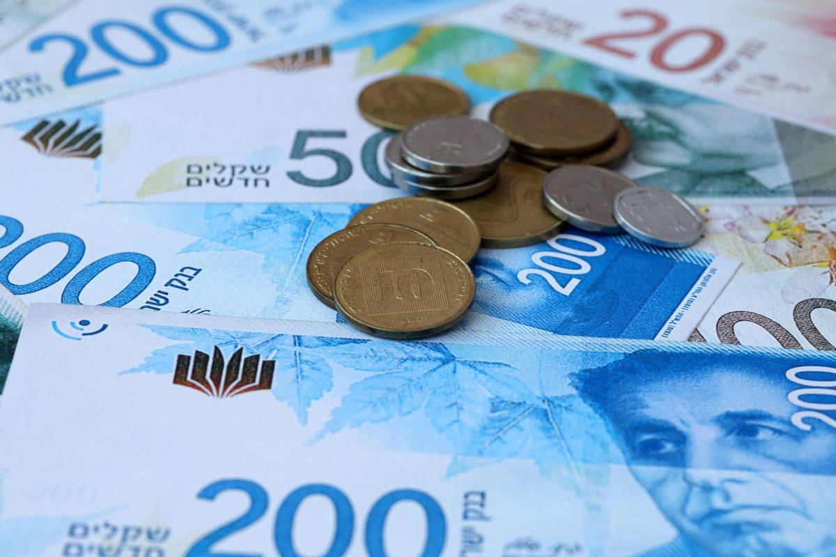 Israeli,Shekel,Money,Banknotes,A Izrael nd,Coins,On,Table.,Israel,Cash
