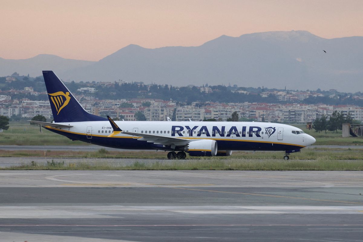 FILE PHOTO: Ryanair plane at Makedonia airport in Thessaloniki, ahead of Ryanair news conference on its operations in Greece A Ryanair családi ülőhelydíjait vizsgálja a brit versenyhatóság