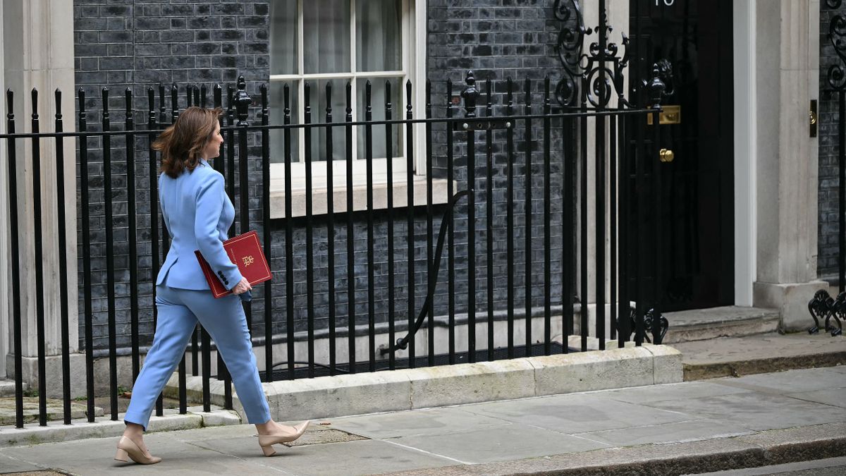 Kiakadt a brit kormány a lakosságra: 59 milliárd font tűnt el a költségvetésből – túl sok a segély, túl kevés az adó 