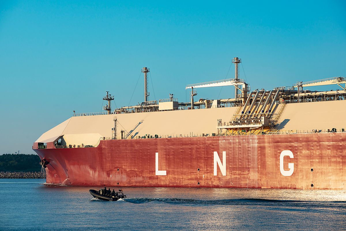 View,On,The,Lng,Tanker,In,Port.