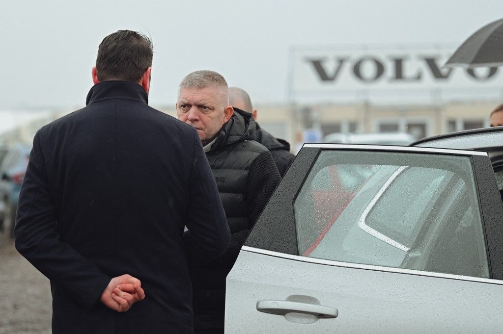 Slovakian PM Robert Fico files a criminal complaint in connection with Volvo's car factory being built near Kosice Volvo autó autóipar Kassa szlovák