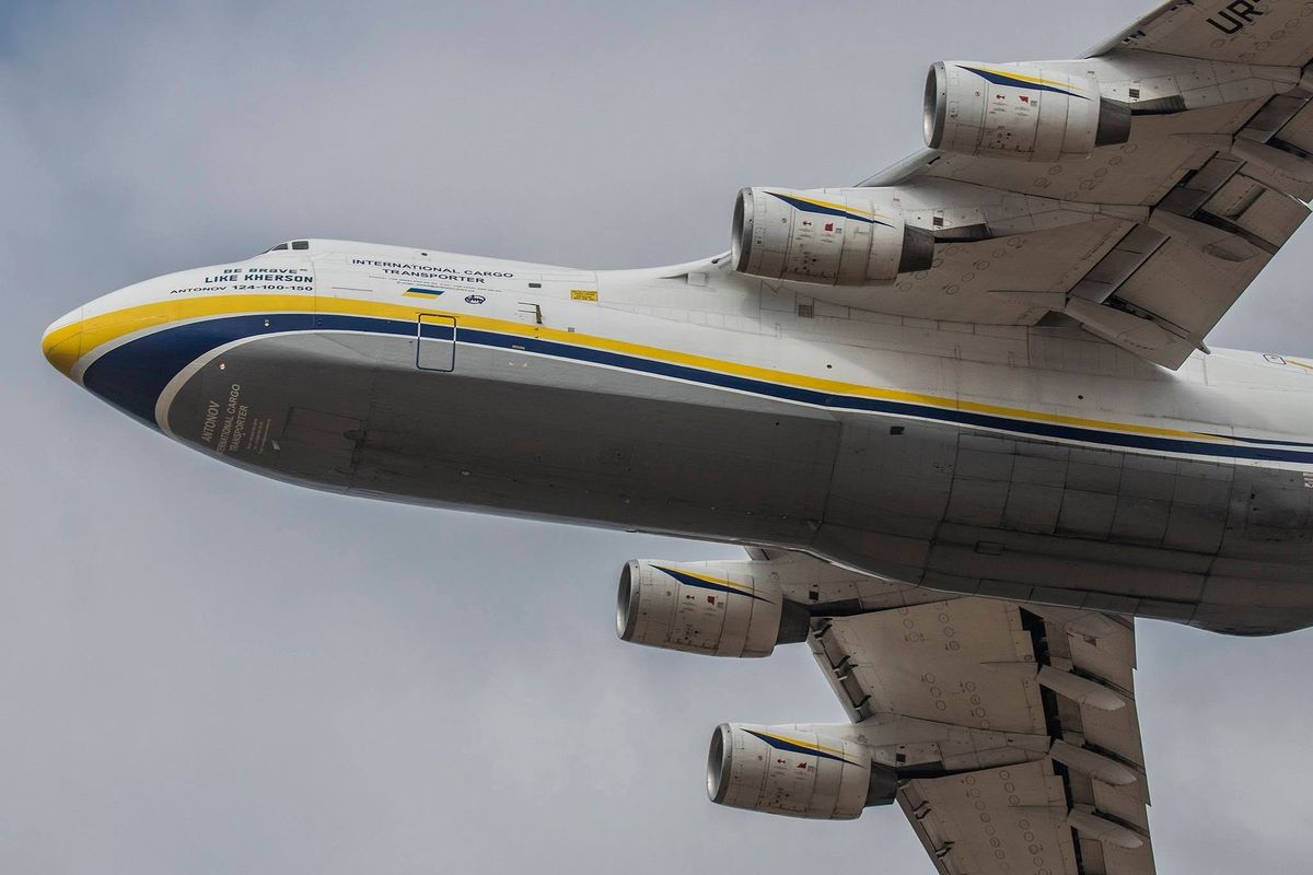 Ez már tényleg különös: egy óra múlva megint Ferihegyen landol az Antonov, sorozatban harmadik napja jár Budapestre az ukrán góliát – hatalmas dolgot szállíthat a világ legnagyobb repülőgépe