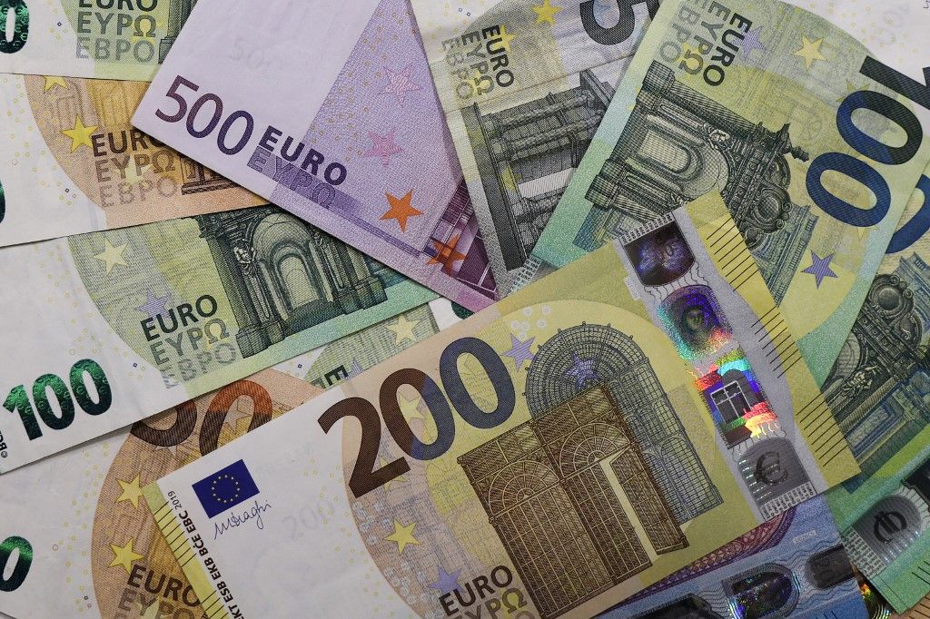 Euro Banknotes Photo Illustrations