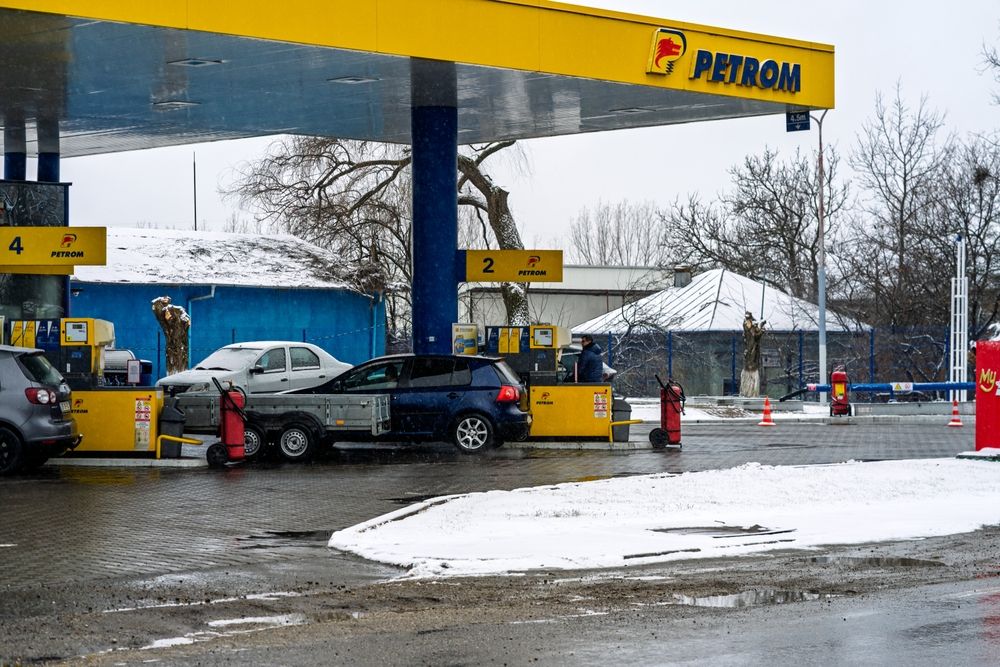 Románia, Bukarest
üzemanyag, tankolás, benzin, dízel, gázolaj