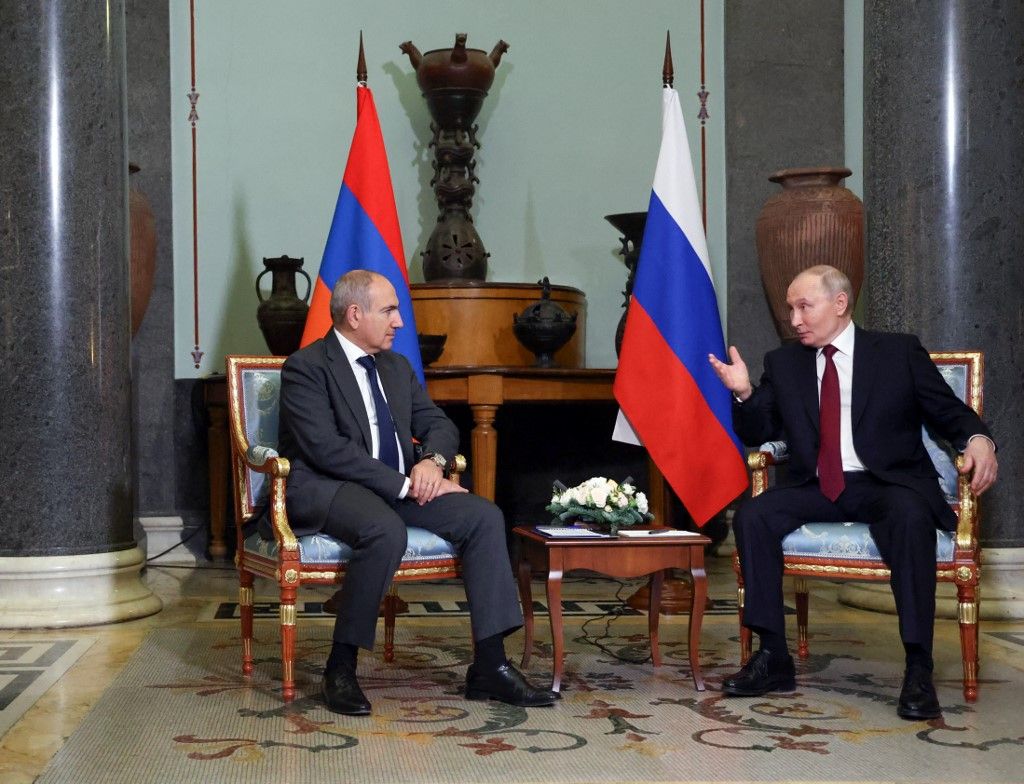 Nikol Pasinjan, örmény miniszterelnök és Vlagyimir Putyin orosz elnök
Örményország