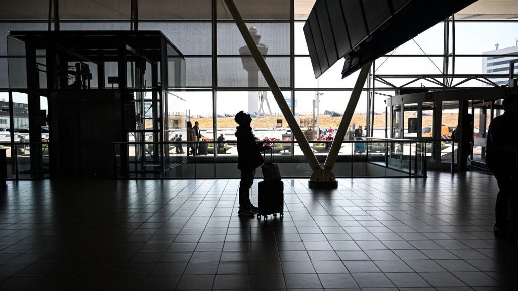 kártérítés, Introduction of New EU digital border system causes delays at Amsterdam Airport