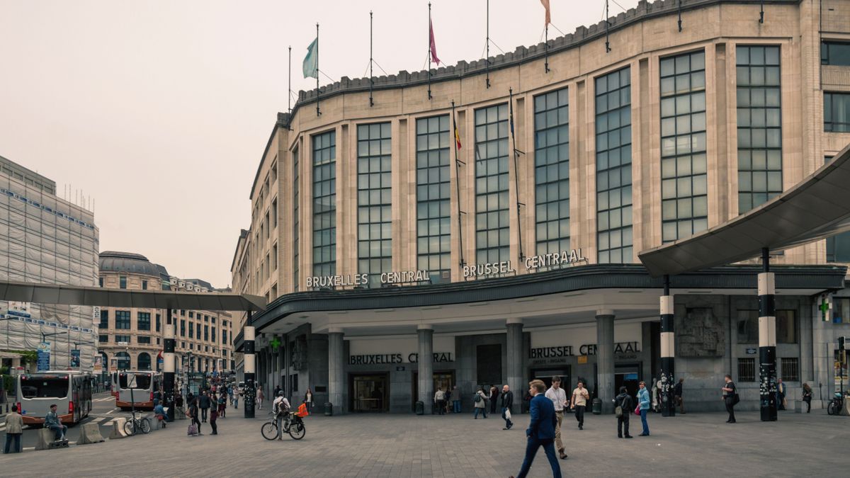 Brüsszel teljesen abszurd döntést hozott: kitoloncolják azokat a diákokat, akiknek nincs elég pénze, vagy nem jó tanulók – „ez itt nem egy forgóajtó!" 