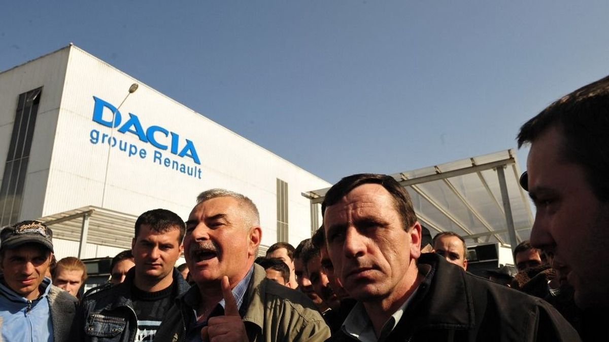  Így lett bezzeg-Romániából szegény Románia: bajban a Dacia, bajban a gazdaság, teljes a politikai zűrzavar 