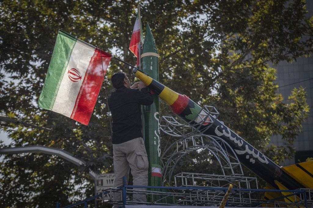 Students Day In Irán, Missiles And Nuclear Energy