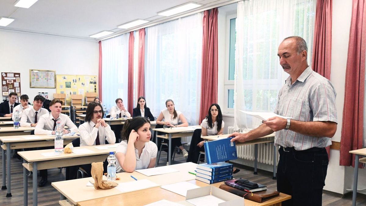 Jó hír a pedagógusoknak: megérkeztek a béremelés részletei – ekkor érkezik a visszamenőleges kifizetés 