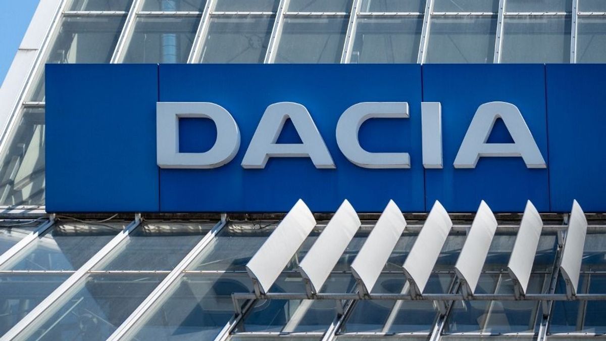 Ez már tényleg teljes dráma: a legnagyobb koponyáktól válnak meg a románok, busás lelépési pénzt fizet a Dacia az önként távozóknak 