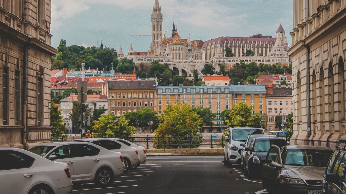 Július 1-től Budapesten csak mobiltelefon használatával lehet fizetni a parkolásért