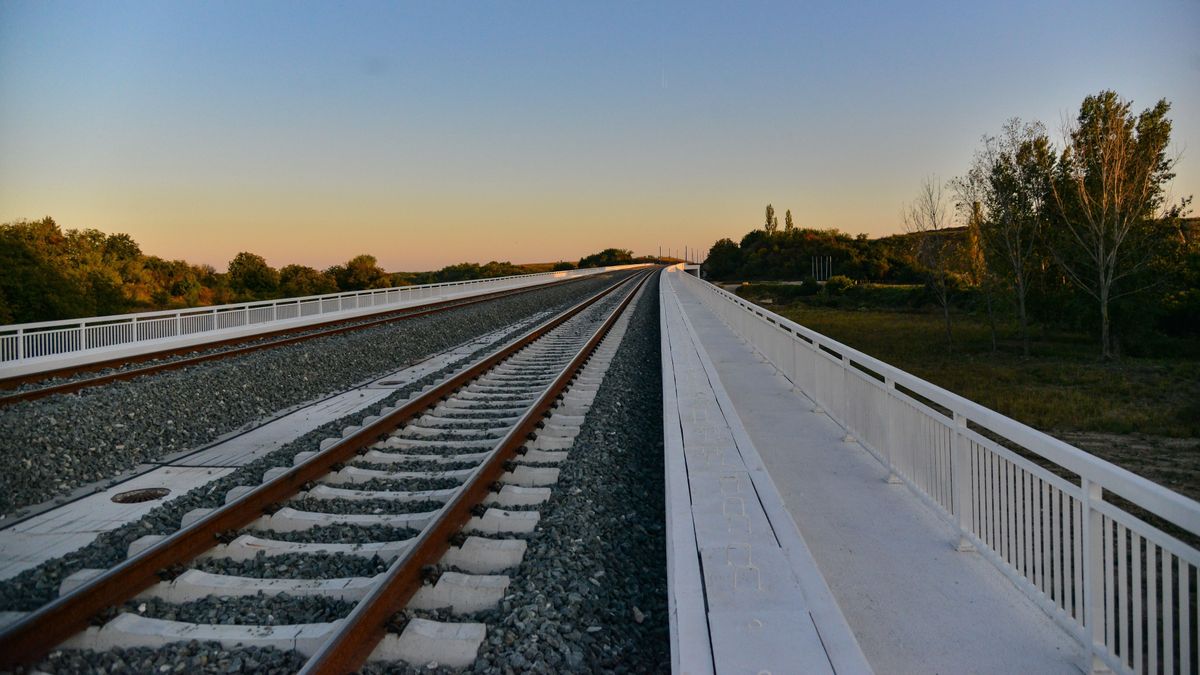Térképen Magyarország új szupervasútjának nyomvonala: itt járhatnak majd 250-320 km/h-val a vonatok, gyorsabb lesz a repülésnél – csak két óra az út Bécsbe 