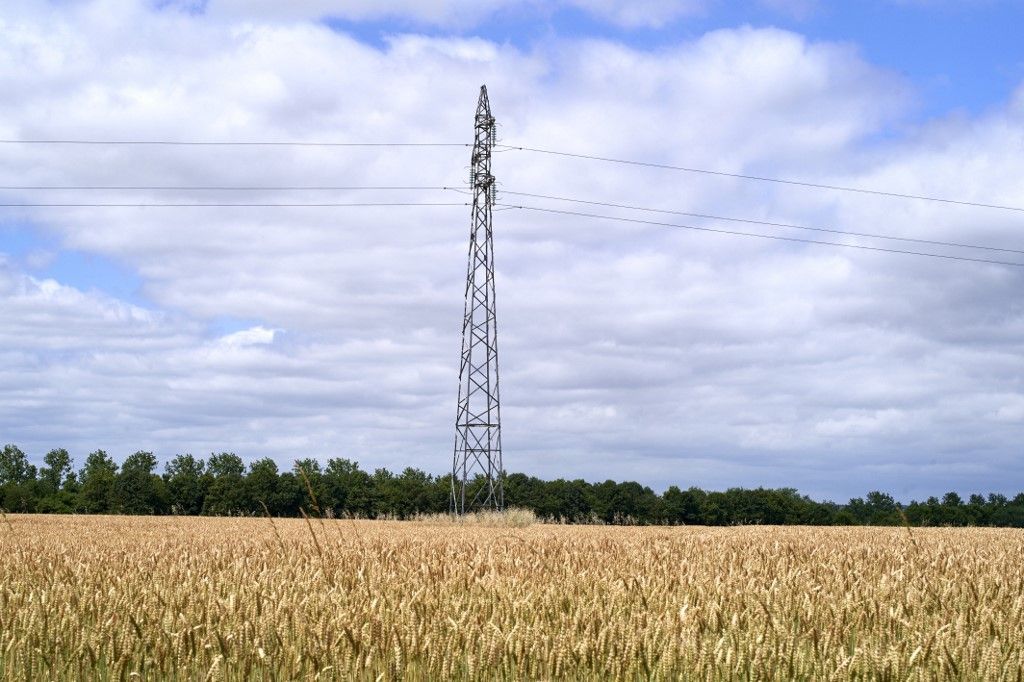 FRANCE - ENERGY - AGRICULTURE - ILLUSTRATION Forró nyár előtt: a francia villamosenergia-árak felzárkóznak a némethez