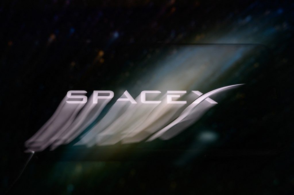 Photo Illustration - SpaceX Files For An IPO
