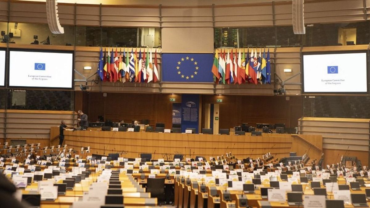 Ultimátumot kaptak a tagállamok Brüsszeltől: már nem foghatják Orbán Viktorra – színt kell vallaniuk, miért lassítják az újabb szankciós csomag elfogadását 