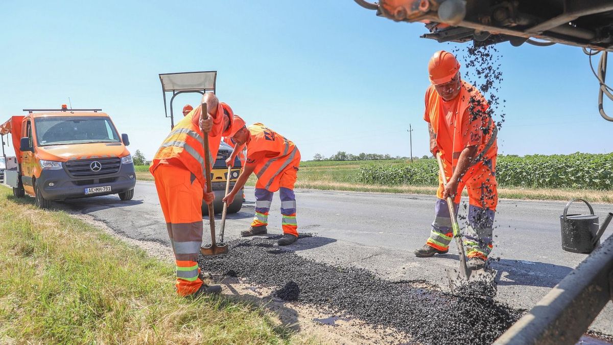 Végre megvan a megoldás a kátyúkra: Magyarországra is megérkezik a csodatechnológia – tíz perc alatt kész az útjavítás 