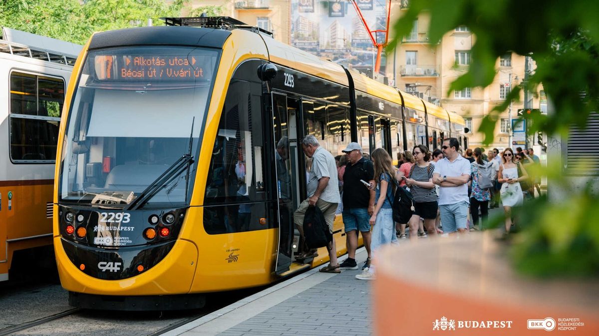 Újabb CAF-villamosokkal gyarapodott a budapesti járműflotta 