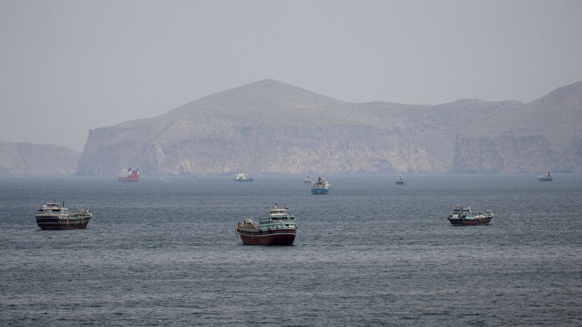 Egyre több tanker jut ki a Perzsa-öbölből, de a forgalom helyreállása nagyon messze van 