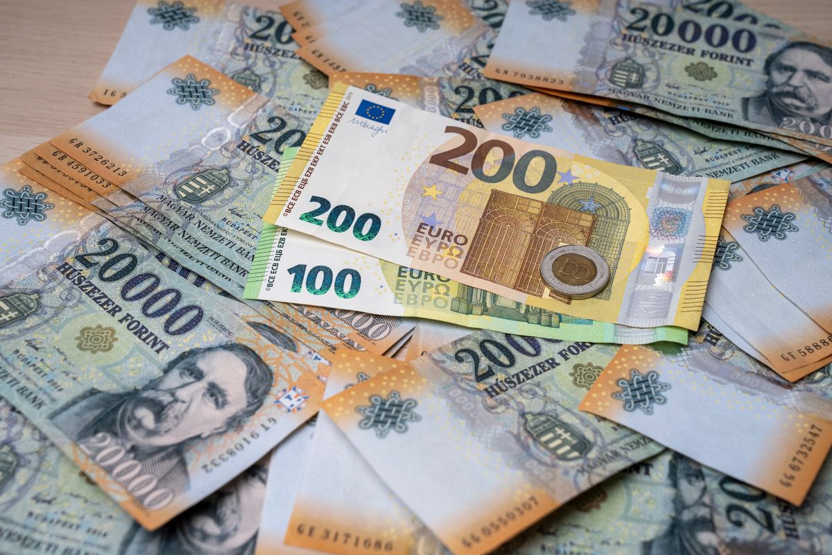 Scattered,On,A,Flat,Surface,Are,Hungarian,Forint,And,100 euró
