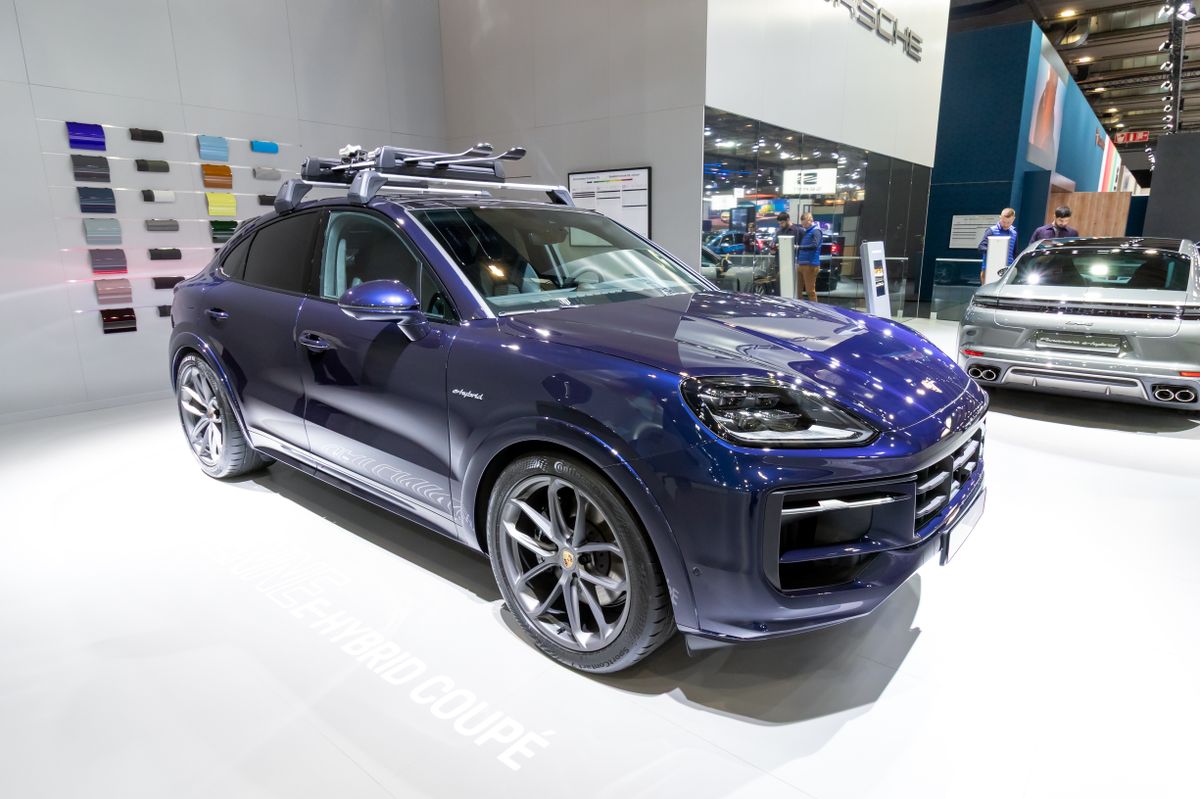 német autók Porsche,Cayenne,E-hybrid,Coupe,(2025),Car,At,The,Brussels,Motor