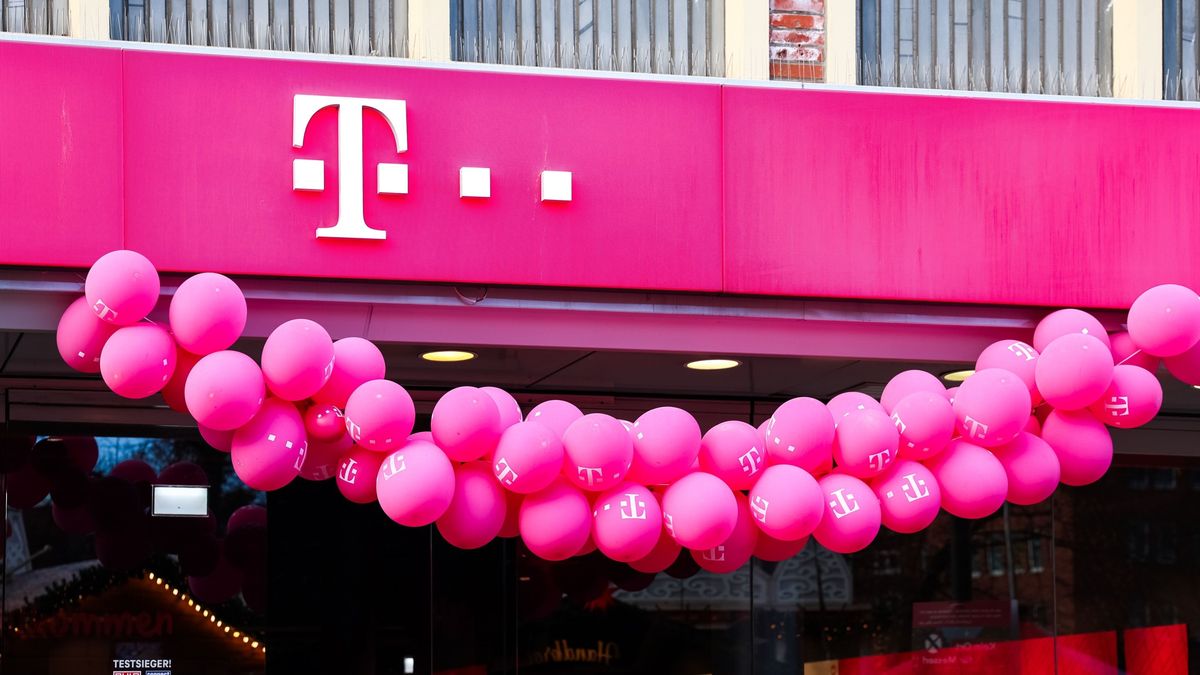 Magyar Telekom Kiel,,Germany,-,01.,December,2025:,Telekom,Retail,Storefront,In